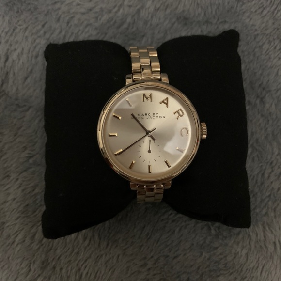 Marc Jacobs Gold Watch - Picture 2 of 3